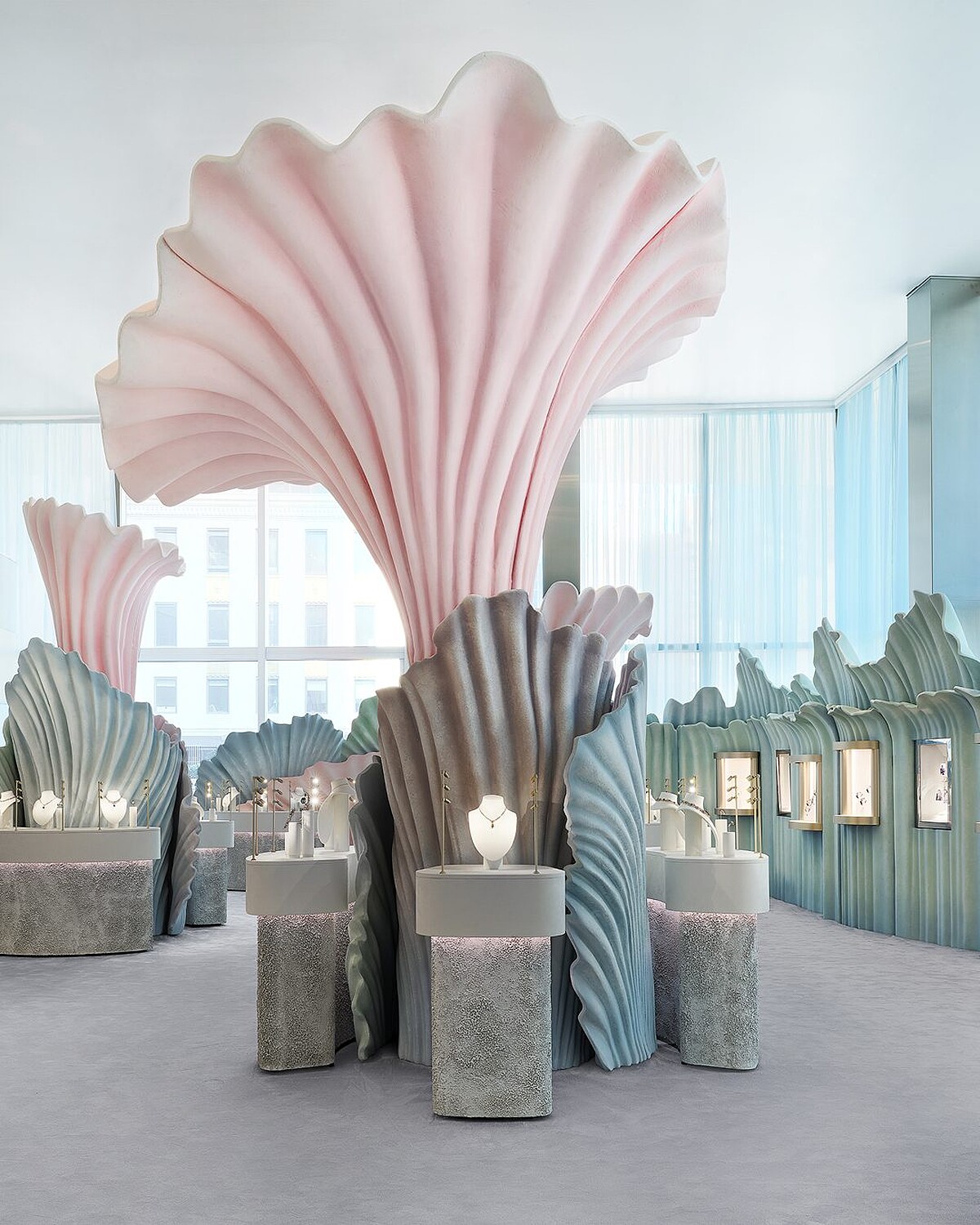 Tiffany & Co. 全新Blue Book 2025 《Sea of Wonder 瑰海奇珍》高級珠寶展位於紐約Landmark內展區