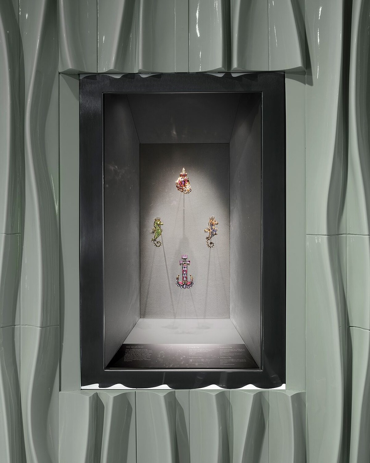 Tiffany & Co. 全新Blue Book 2025 《Sea of Wonder 瑰海奇珍》高級珠寶展位於紐約Landmark內展區