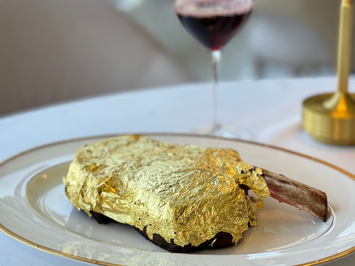 最具話題的「24K黃金牛排」。
