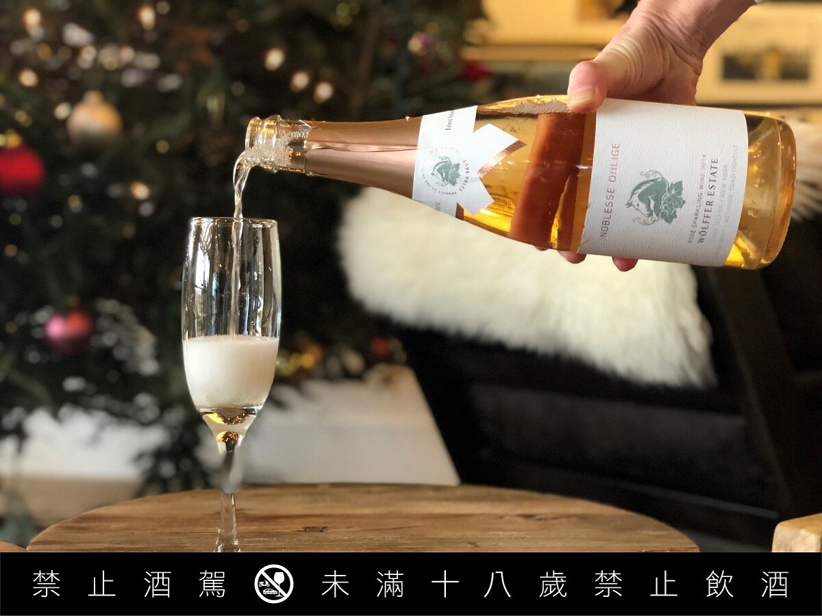 最推薦「Summer In a Bottle」粉紅酒。