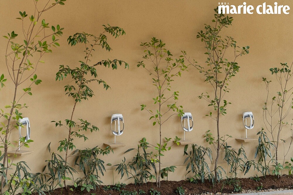 VR裝置由法國女演員、導演、藝術家M&eacute;lanie Laurent所設計。