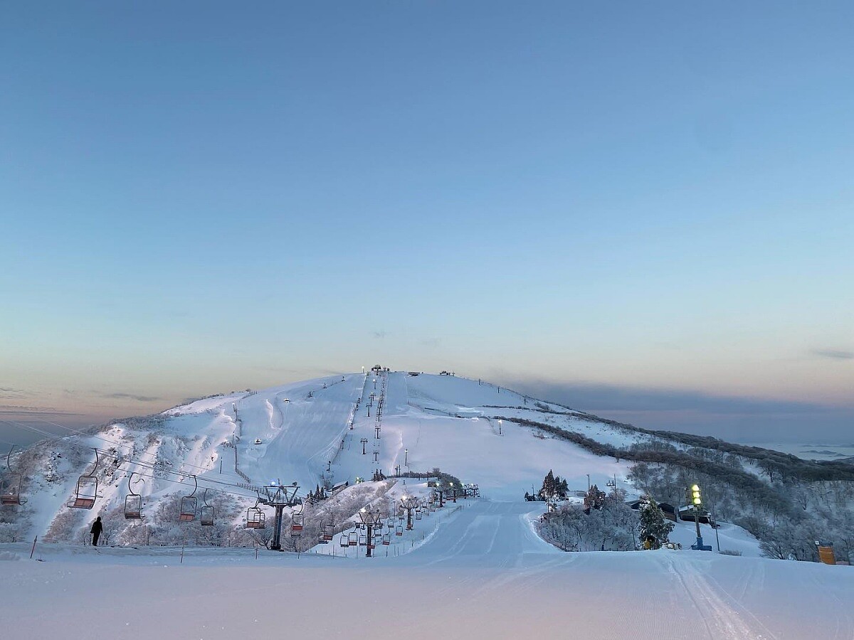 「琵琶湖山谷滑雪場」（Biwako Valley）。