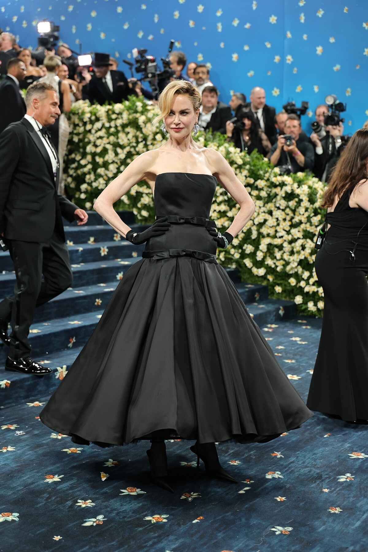 Nicole Kidman 於 2025 Met Gala 紅毯，身穿 Balenciaga 訂製禮服