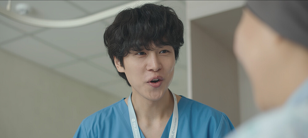 姜有皙飾演的嚴在一是《機智住院醫生生活》中的E人代表。
