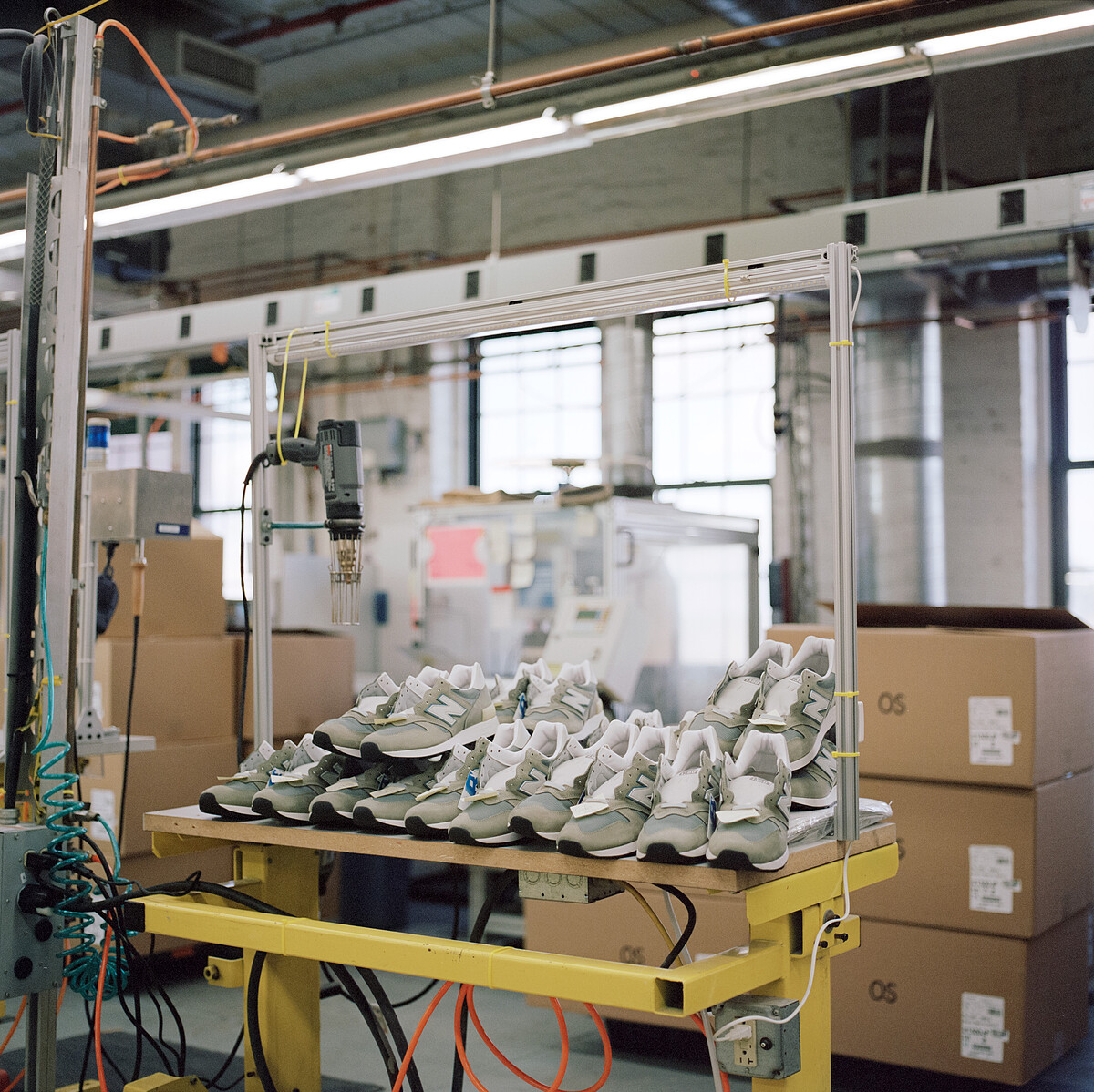 New Balance 1300JP 經典灰色鞋款