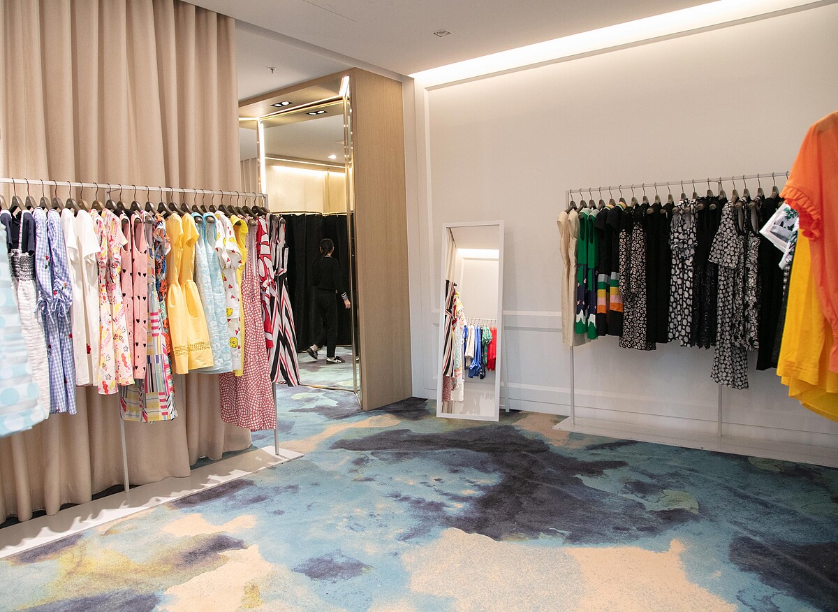 iROO於百貨佈置選衣空間，讓媽媽們輕鬆自在選擇自己所愛