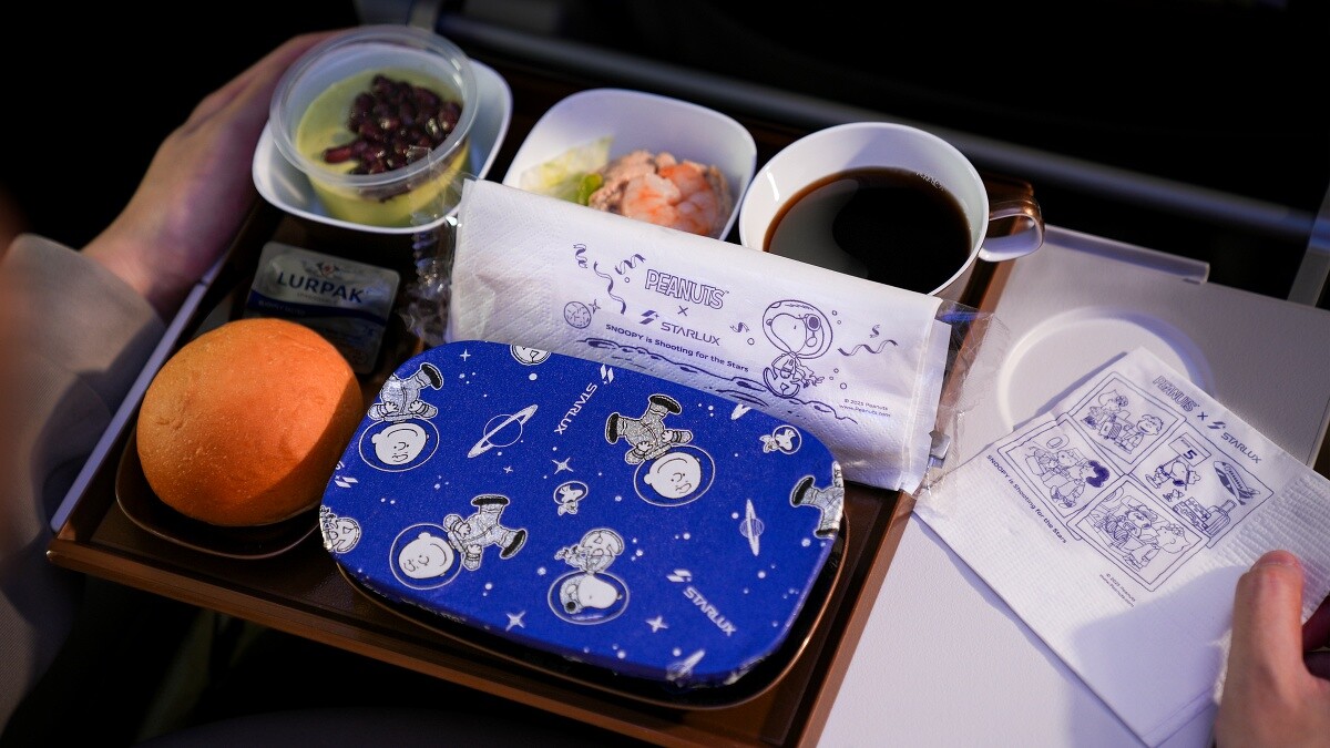 2025「星宇航空STARLUX x PEANUTS史努比主題航班」機上備品