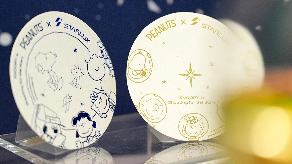 2025「星宇航空STARLUX x PEANUTS史努比主題航班」商務艙杯墊