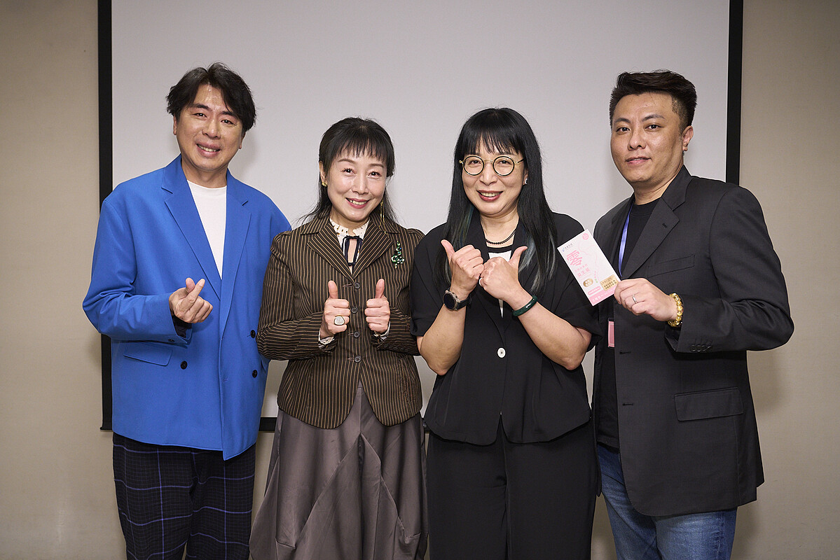 (左至右)梁赫群+方岑+生泉生技總經理周守珍+生泉生技副總何吉弘