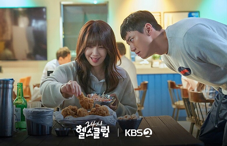 《24小時健身俱樂部》陰魂不散的都館長 時時耳提面命 Photo/ KBS