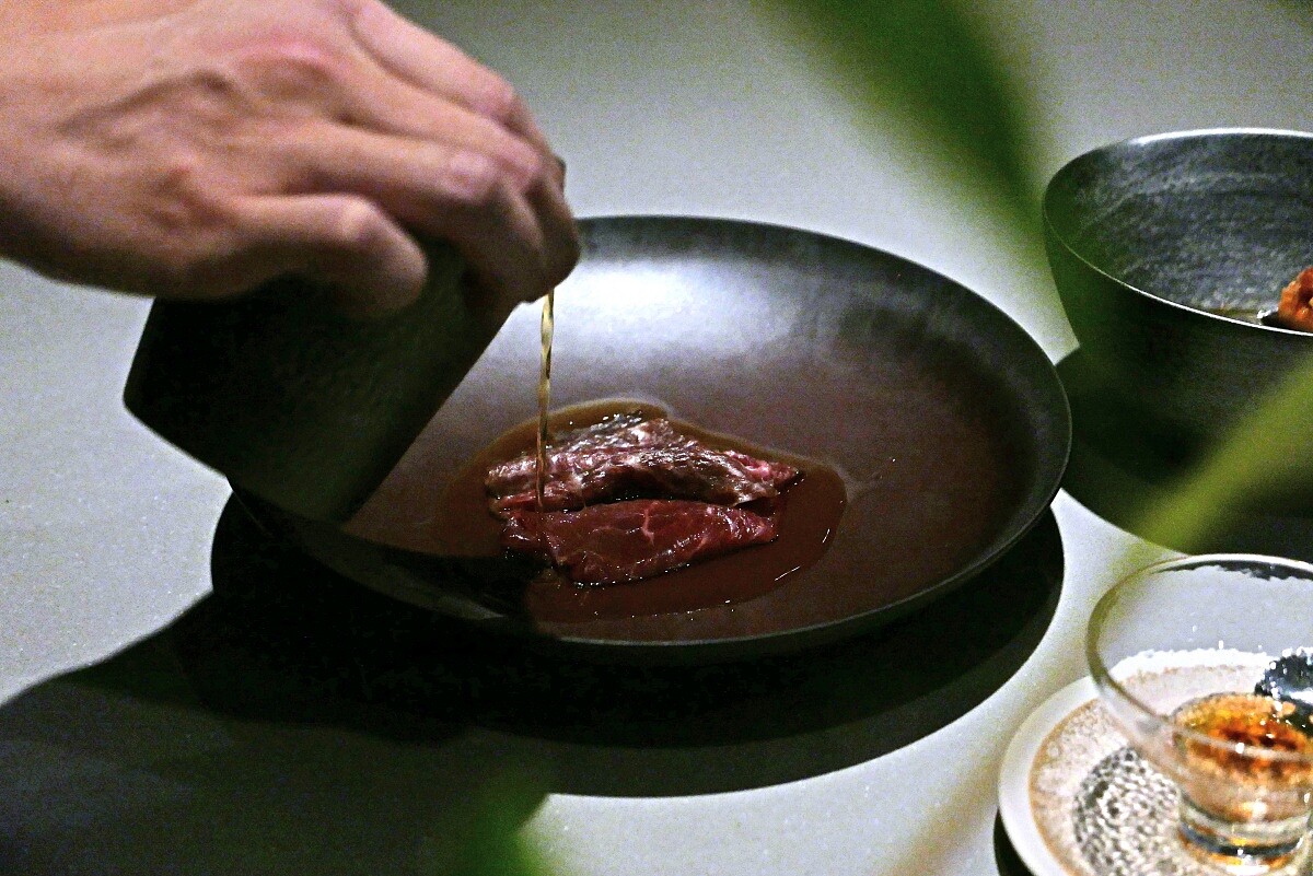 選擇用八道菜重構這場星級「早餐店」。