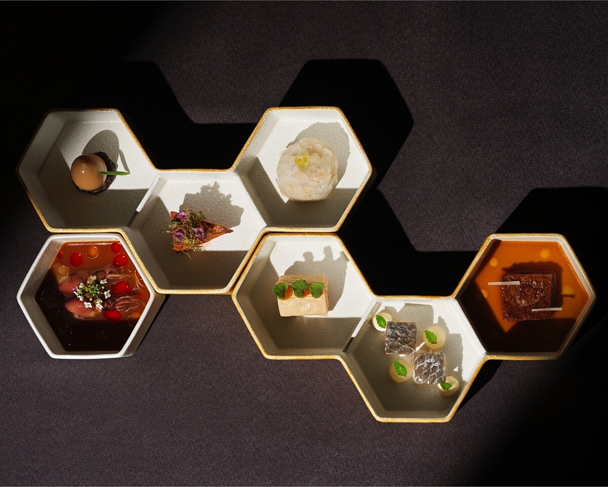 Circum-最著名的開胃前菜&mdash;七巧板，為獨一無二的美食獵遊Restaurant Safari展開序幕。