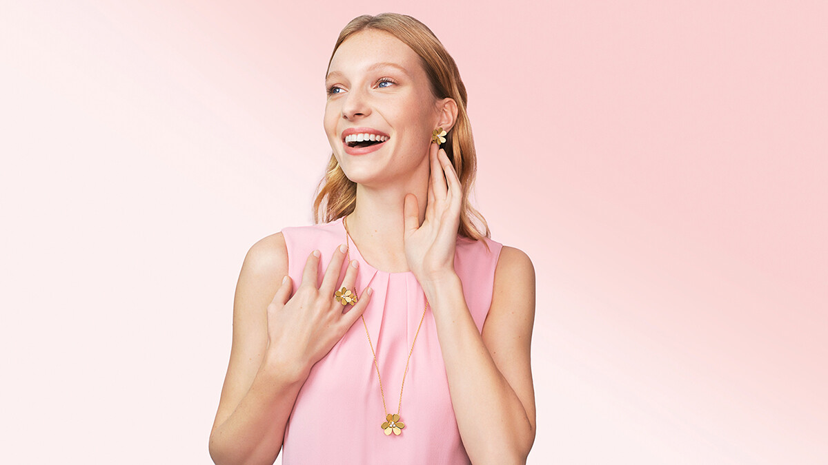 溫馨五月為母親獻上璀璨臻禮，Van Cleef &amp;amp; Arpels 以Frivole系列璀璨靈動美態珠寶，傳遞真摯深刻的溫柔愛意