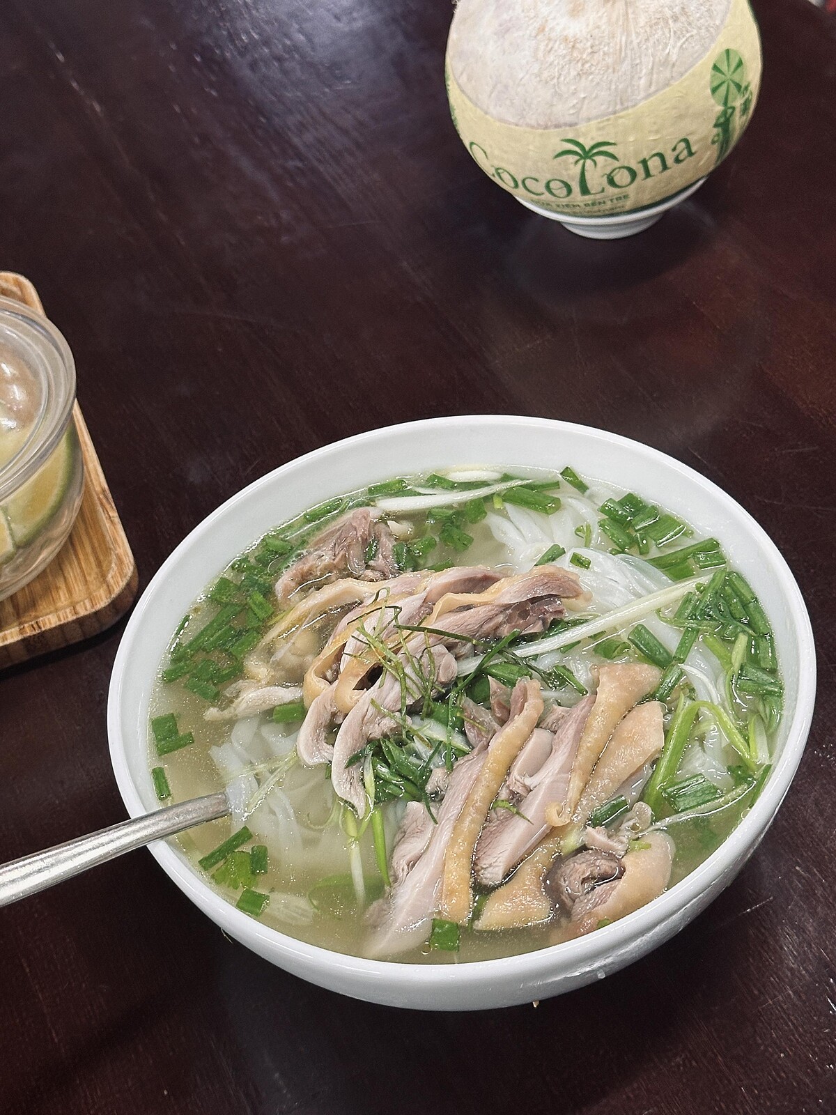 若想吃雞腿肉記得請早，前幾天中午12:30到達已經賣光只剩雞絲。