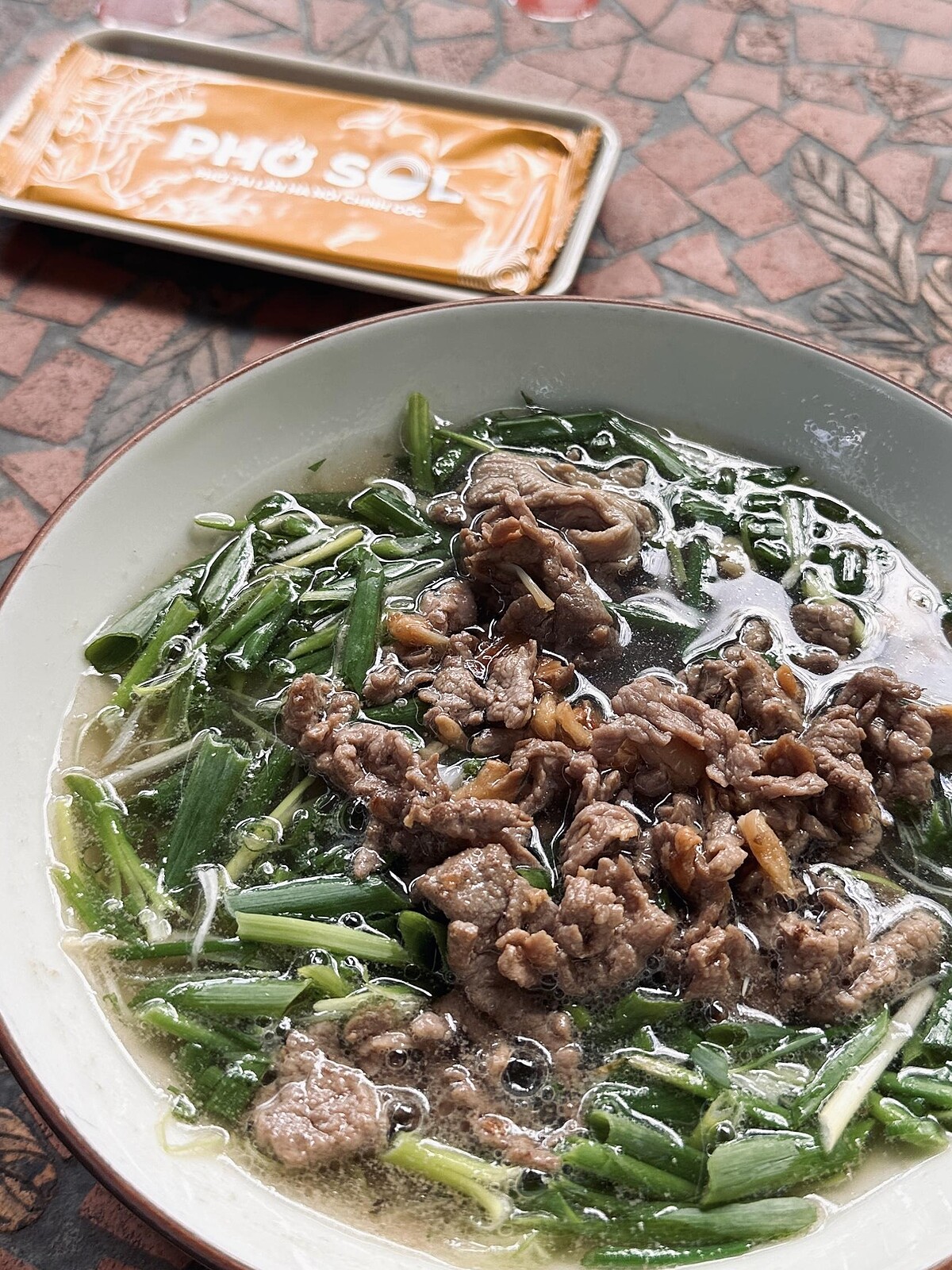 飄香四溢的炒牛肉、蔥、 蒜，怎麼不叫人食指大動。