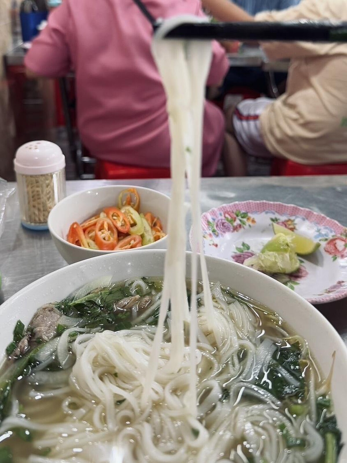 Phở Phượng的河粉比較細，配上甜甜的湯頭讓台灣人有種一秒到台南的錯覺。