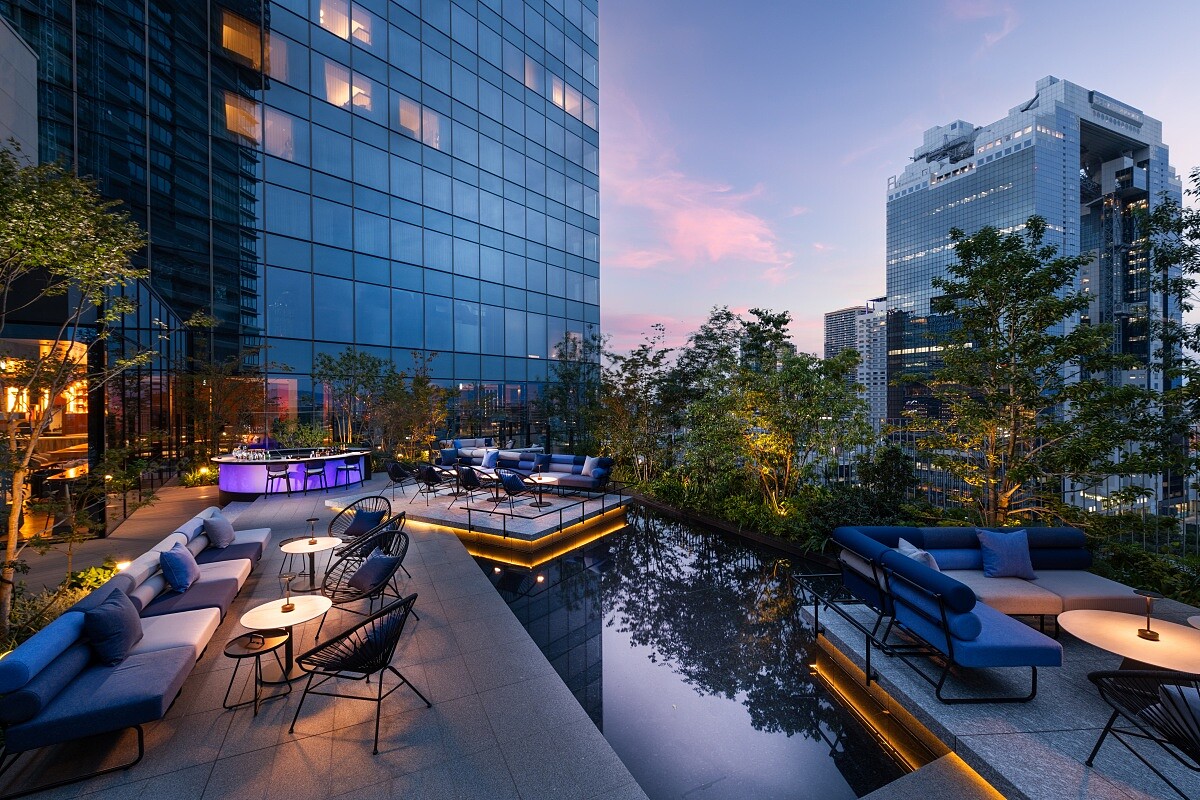 「!JaJa!Bar」的戶外露臺空間。