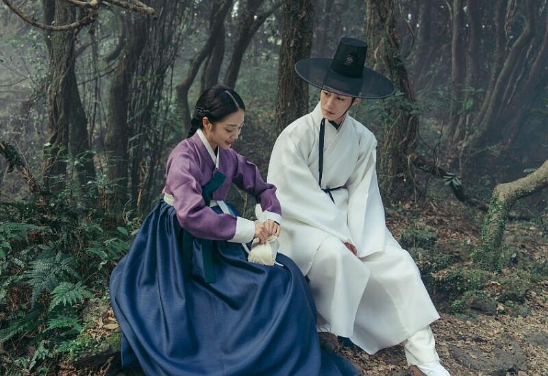 《吞金》曹寶兒 李宰旭 &copy; Netflix