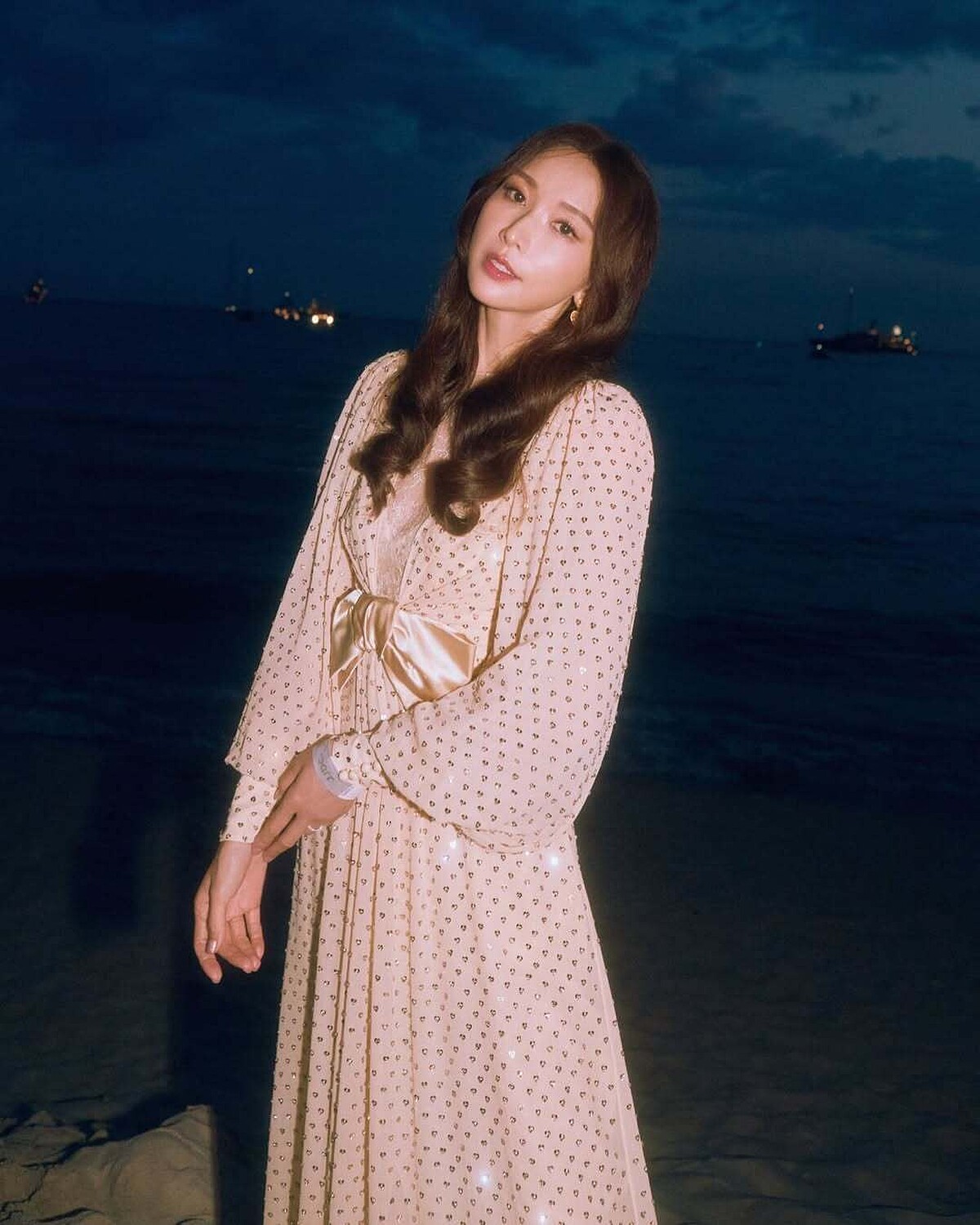 林志玲出席坎城影展台灣之夜，身穿Valentino亮片長袖洋裝