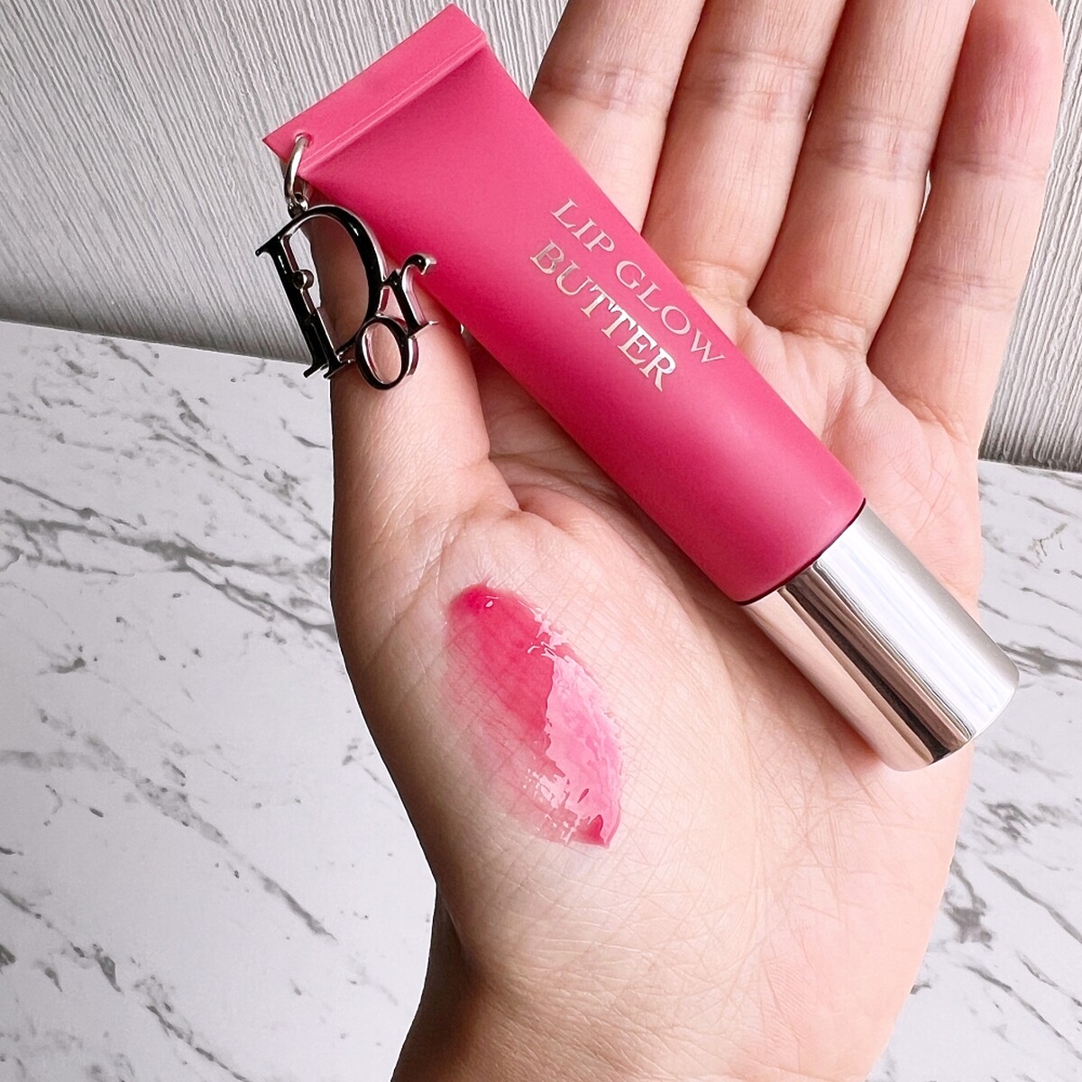 智秀廣告色：迪奧粉樣果凍唇蜜105質地