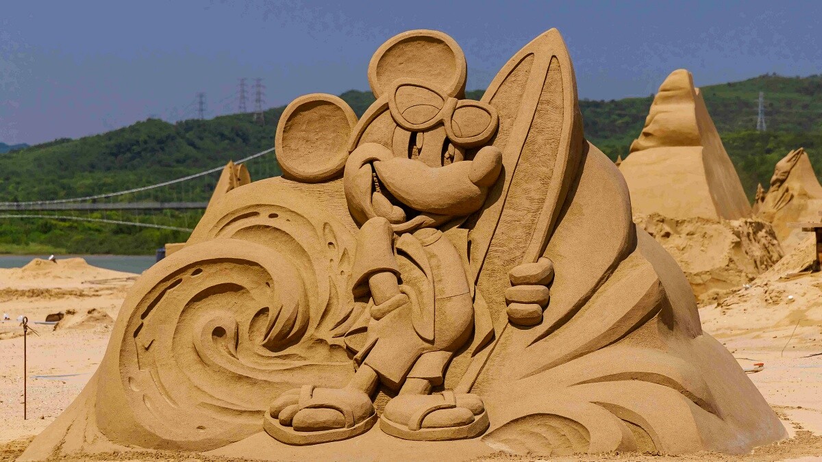 2025福隆沙雕季作品：《米奇－乘風破浪》