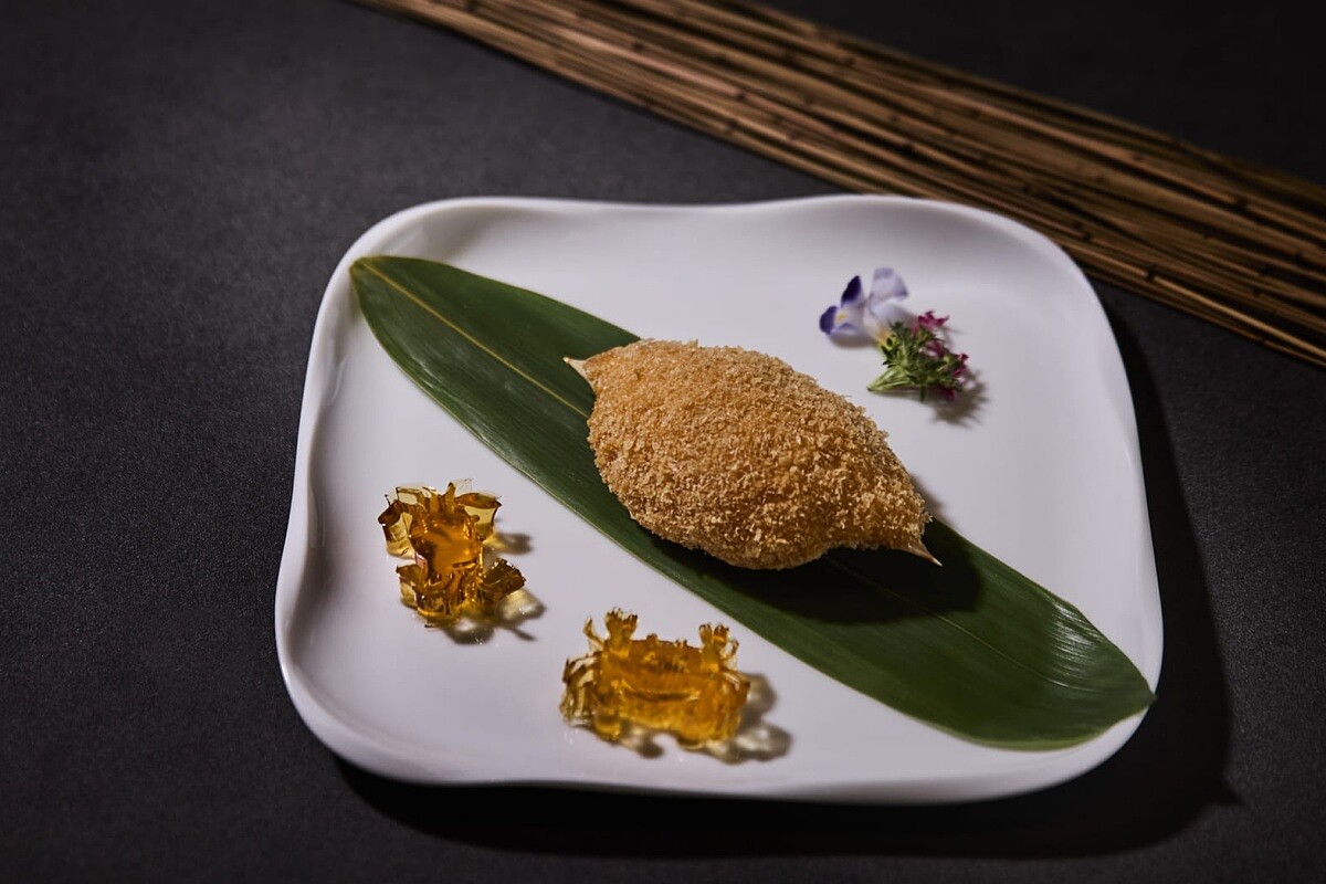 「黃金炸釀鮮蟹蓋」。