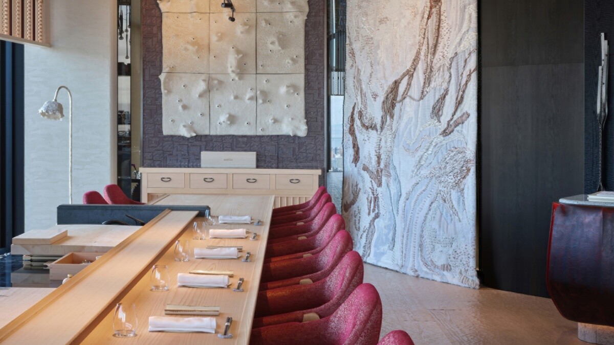 三星主廚 Yannick All&eacute;no 與日籍壽司職人打造的餐廳「Sushi L'Abysse Osaka」。