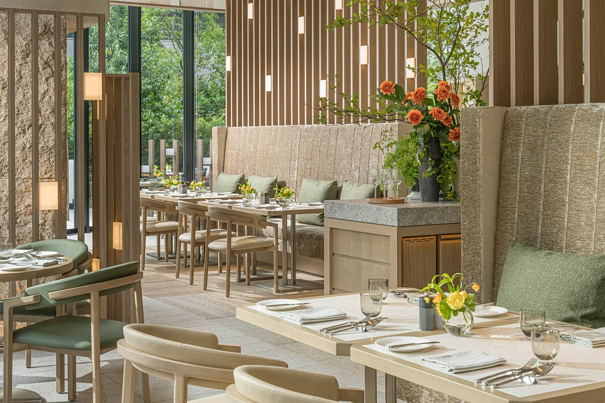 一樓全日餐廳「Jardin」擁有城市中難得一見的綠意花園。