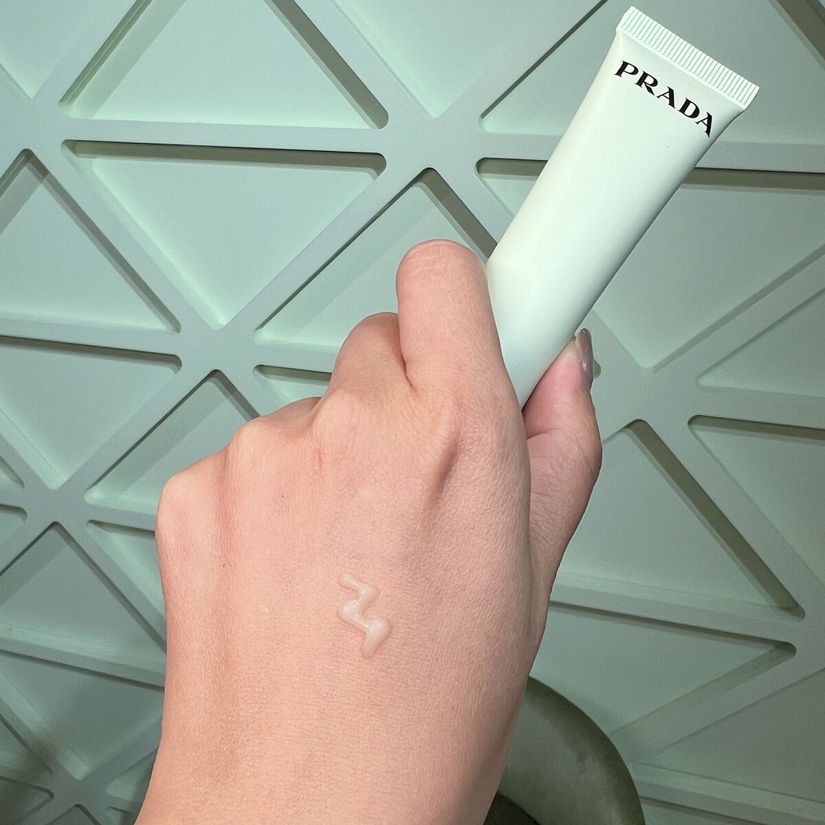 PRADA柔焦妝前30ml，NT2,200