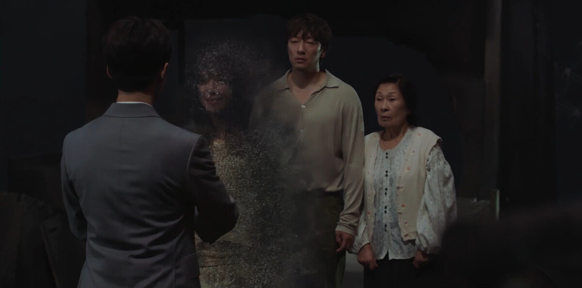 牧師要小絮放下他，小絮終於釋懷，接著消失不見