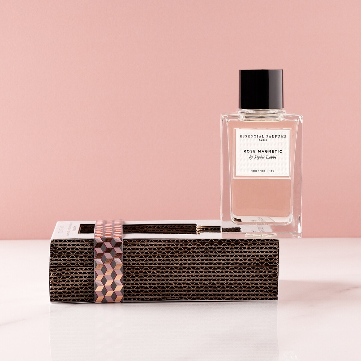 Essential Parfums磁之玫瑰淡香精情境圖。