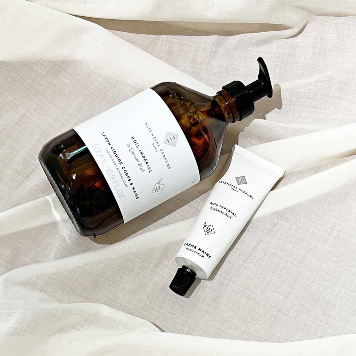 Essential Parfums身體保養系列中的帝國之木護手霜、帝國之木潔膚露。