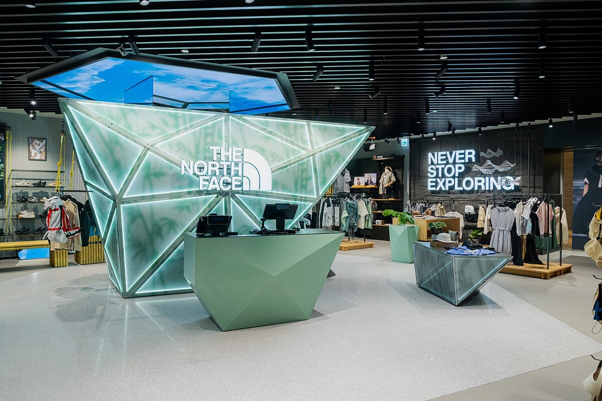 【The North Face】全新店裝「PEAK OF JADE MOUNTAIN 玉山之巔」象徵品牌不畏艱難、勇於登頂的探索精神。