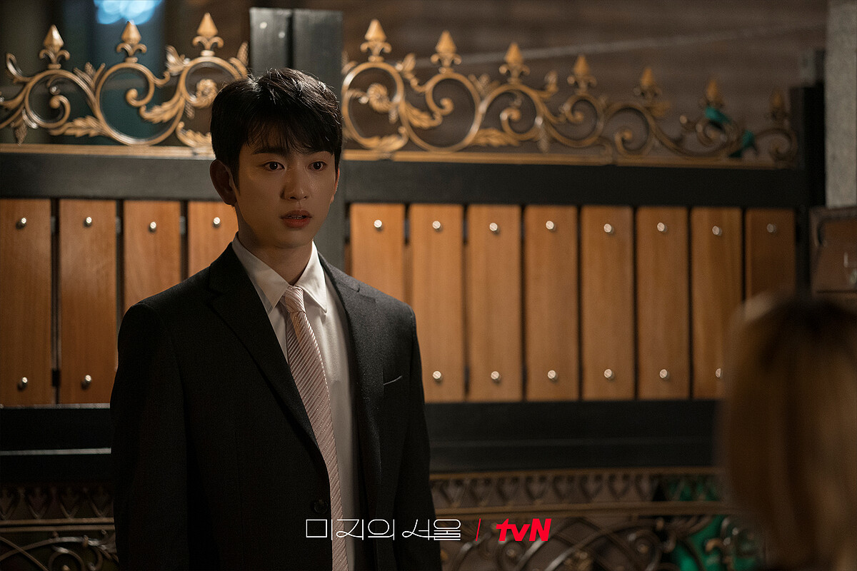 李昊洙被問怎麼打花俏領帶，李昊洙呆呆地回「我媽說&hellip;這是你喜歡的風格」已經暴露暗戀未知的心意