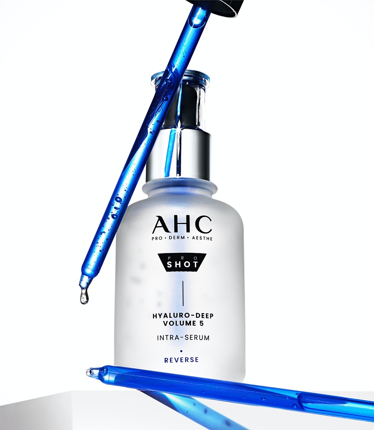 AHC推出創新的「無針水光玻尿酸」保濕精華，5大型態玻尿酸全方位注入水潤