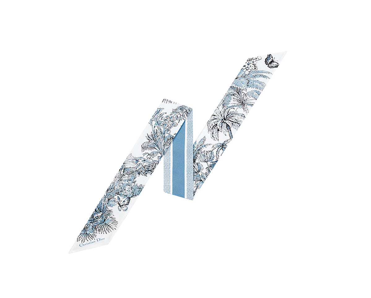 Dioriviera蔚藍色與白色Toile de Jouy Palms法式印花圖騰Mizah絲巾，NT8,200。