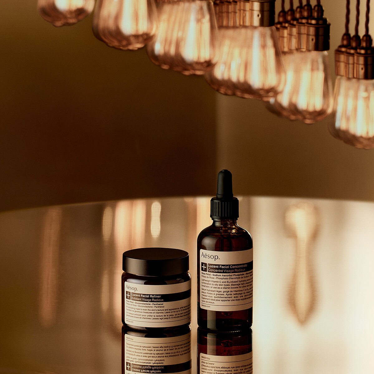 (左)Aesop Lucent Facial Refiner澄瑩亮采煥膚面膜60ml，NT2,750、(右)Lucent Facial Concentrate澄瑩面部精華素60ml，NT3,900