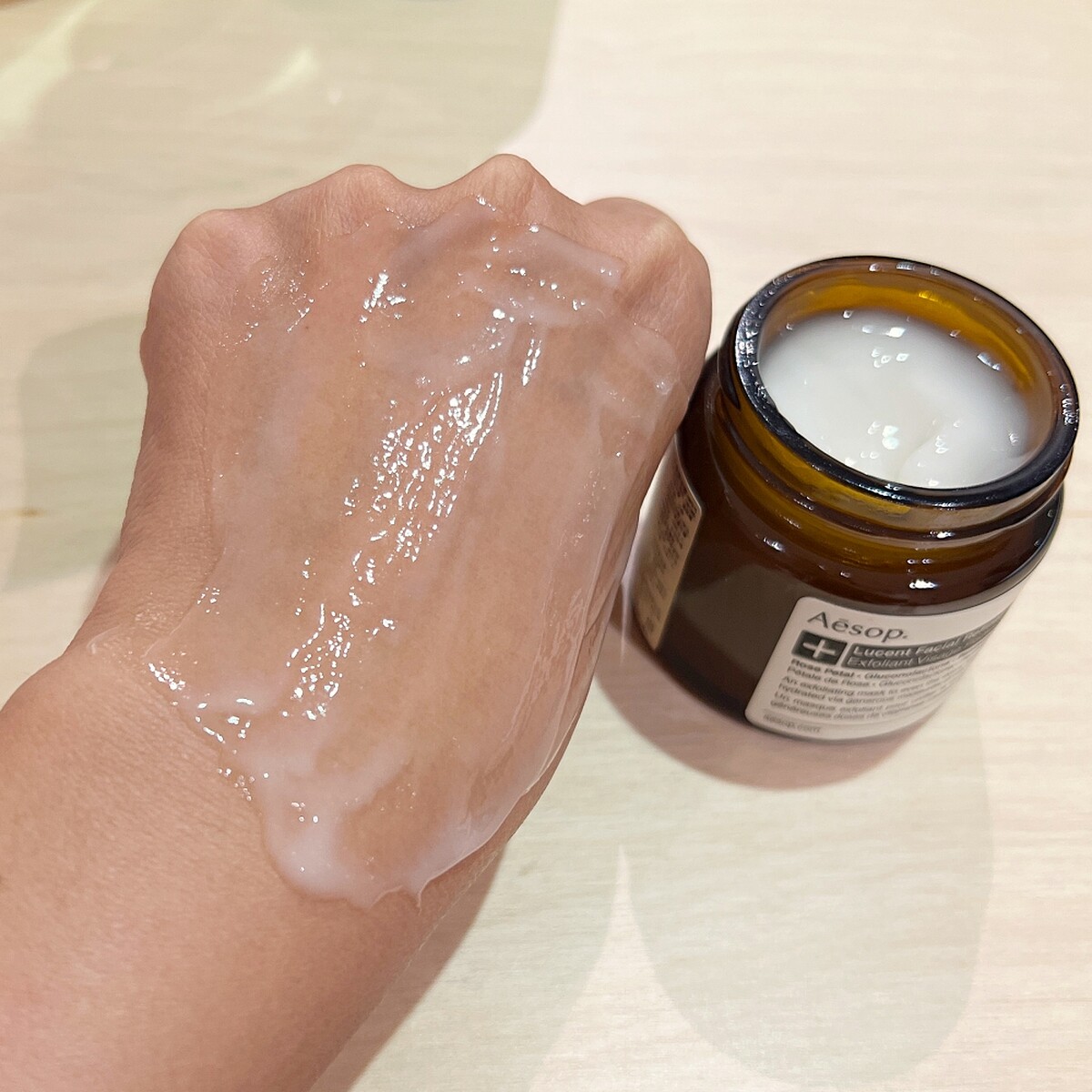 Aesop澄瑩亮采煥膚面膜質地。
