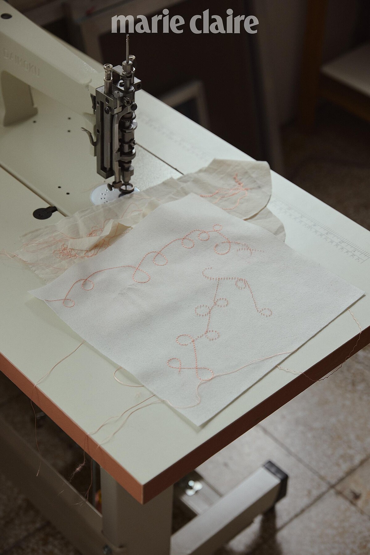 工作室新添的老式繡花機，期待未來能用它來創作作品。