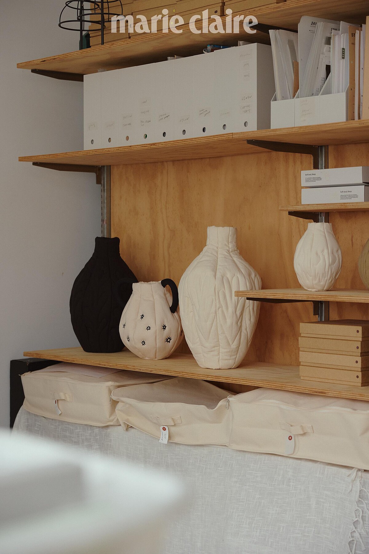 軟綿綿的作品《Soft Vase》，打破了堅硬、脆弱的花瓶印象。