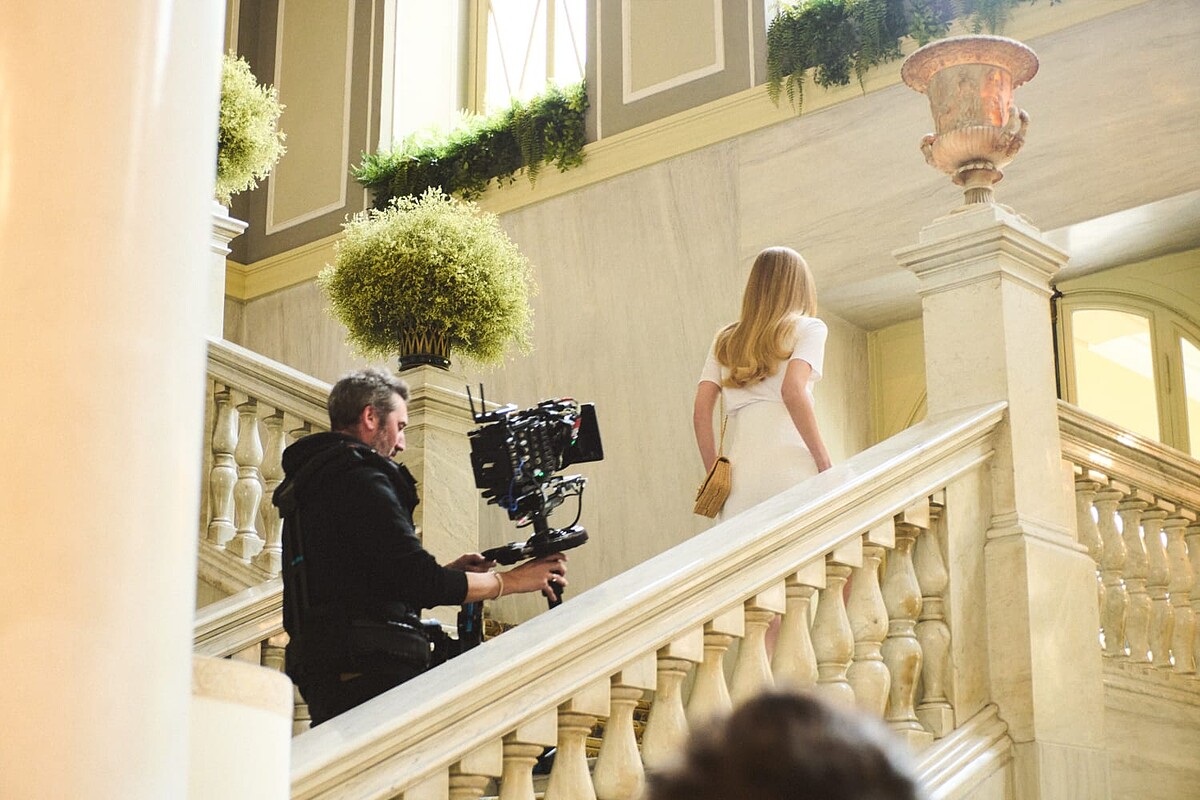 蘇菲亞．柯波拉拍攝Cruise 2025/26 collection幕後花絮。