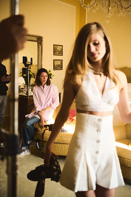 蘇菲亞．柯波拉拍攝Cruise 2025/26 collection幕後花絮。