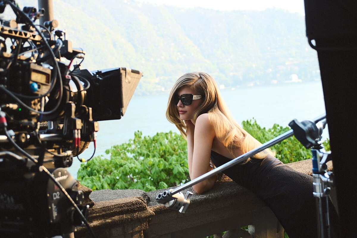 蘇菲亞．柯波拉拍攝Cruise 2025/26 collection幕後花絮。