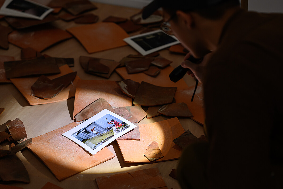 萬迪・拉塔納 (Vandy RATTANA),〈夜之花園:注意時間與現實之間的縫隙〉(新北市美術館提供,攝影:王世邦。)