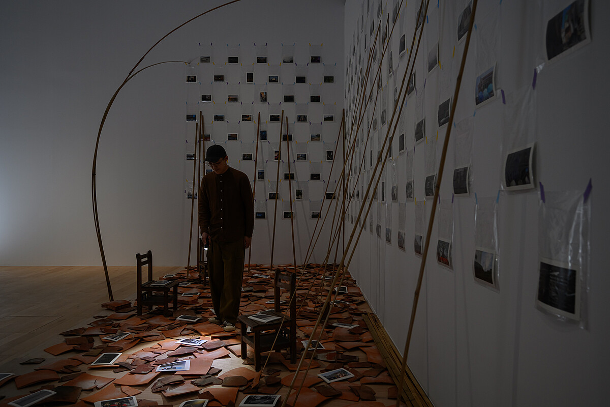 萬迪・拉塔納 (Vandy RATTANA),〈夜之花園:注意時間與現實之間的縫隙〉(新北市美術館提供,攝影:王世邦。)