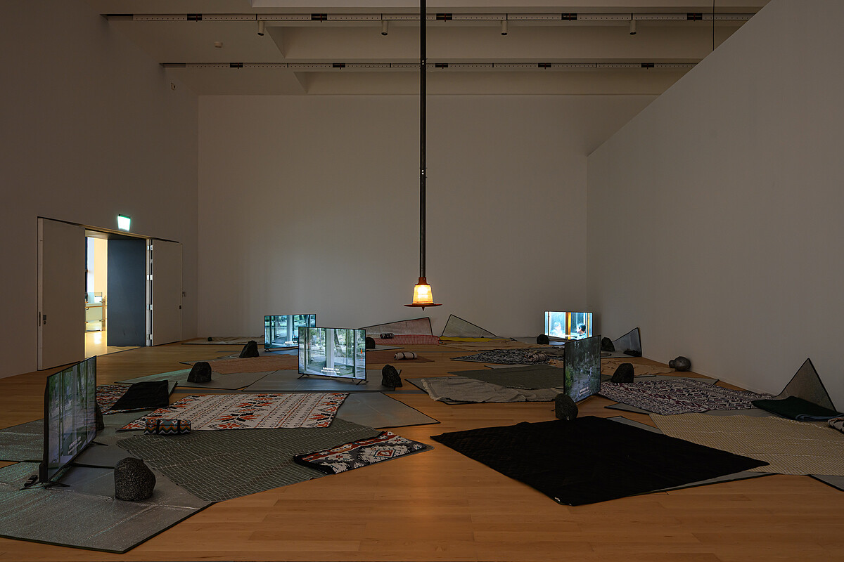 你哥影視社( Your Bros. Filmmaking Group),〈公園〉Taman-taman (Park),2025。(新北市美術館提供,攝影:王世邦。)