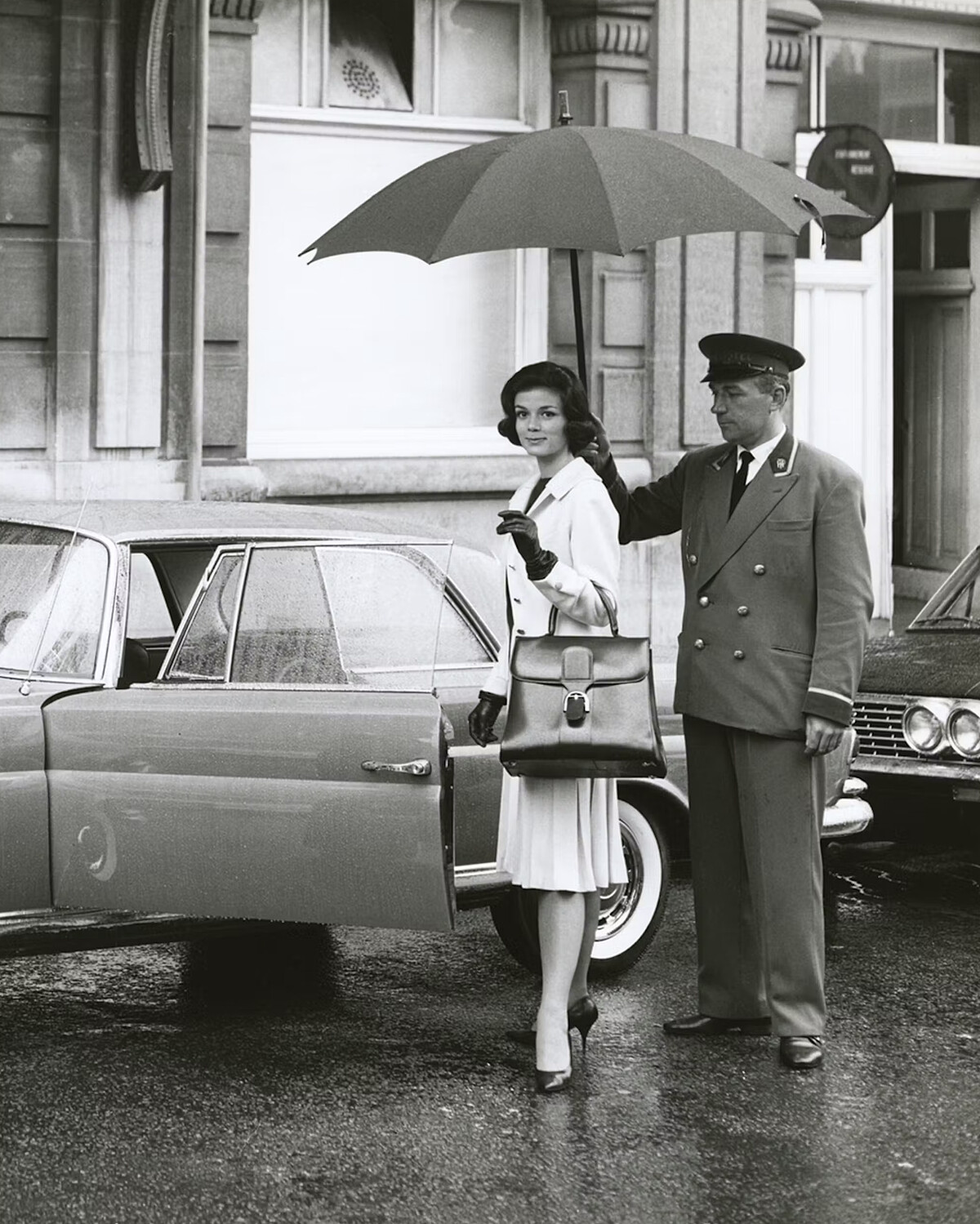 Delvaux於1958年誕生充滿建築感的明星包款Brillant。