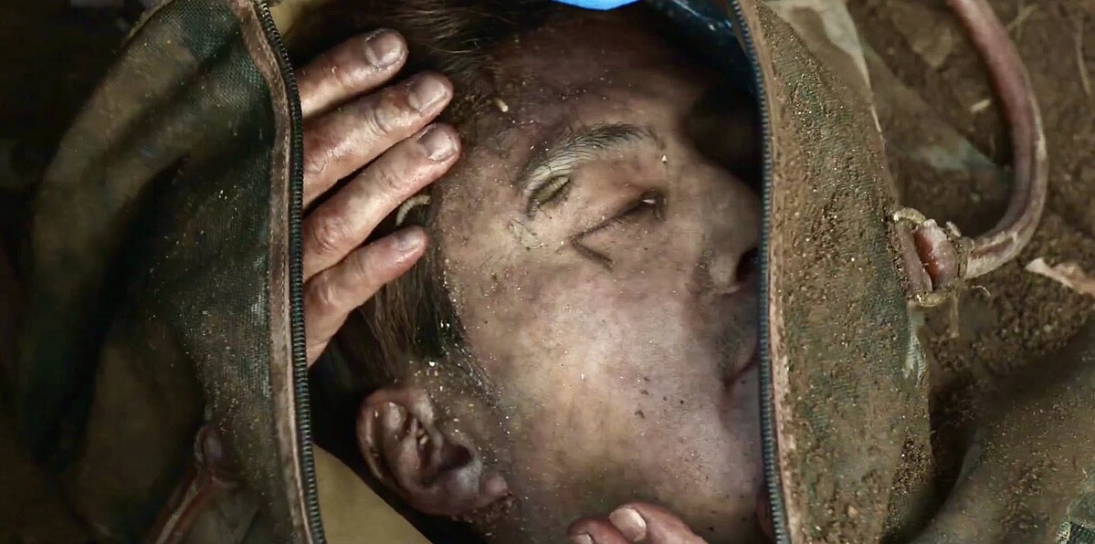 連環殺人事件的第4位受害者，姜治穆（李熙俊飾演）的頭顱。