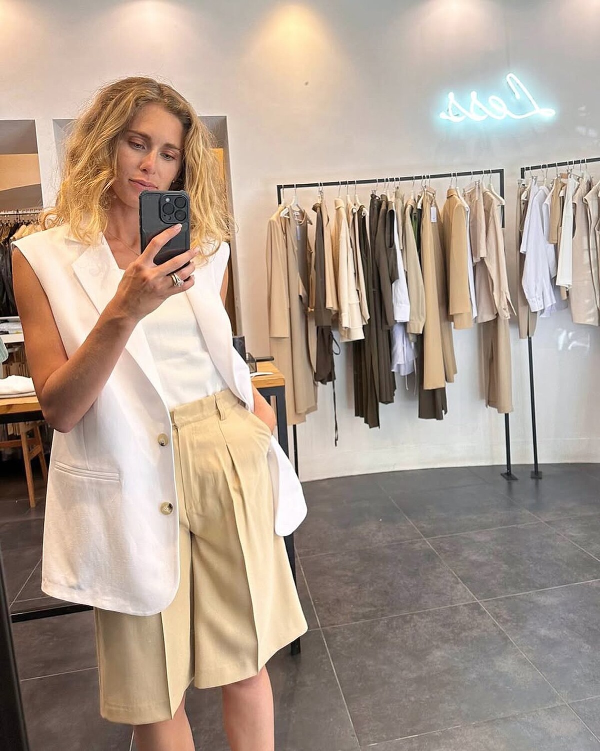 Instagram @less.thelabel