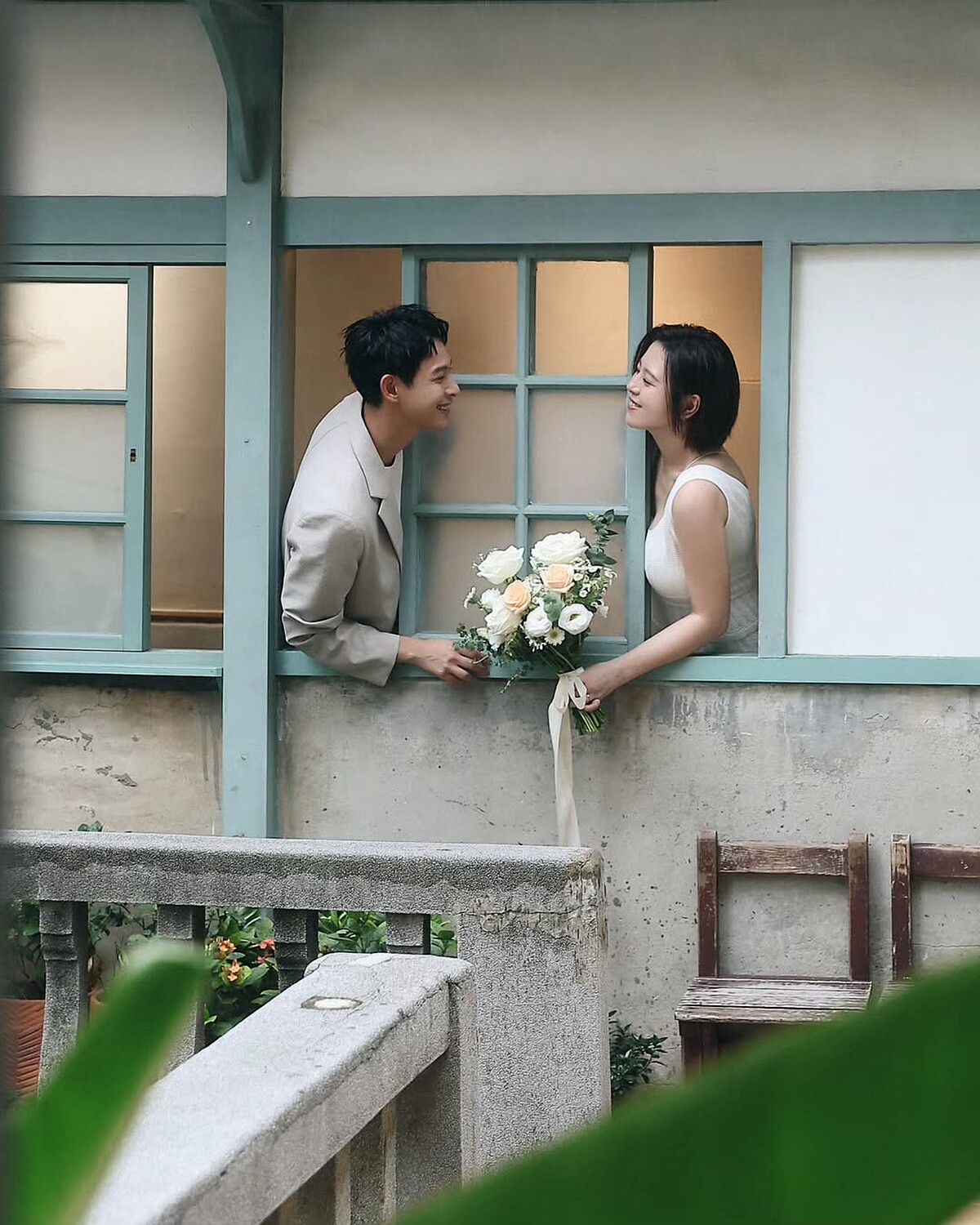 劉品言與連晨翔宣布結婚喜訊的合照